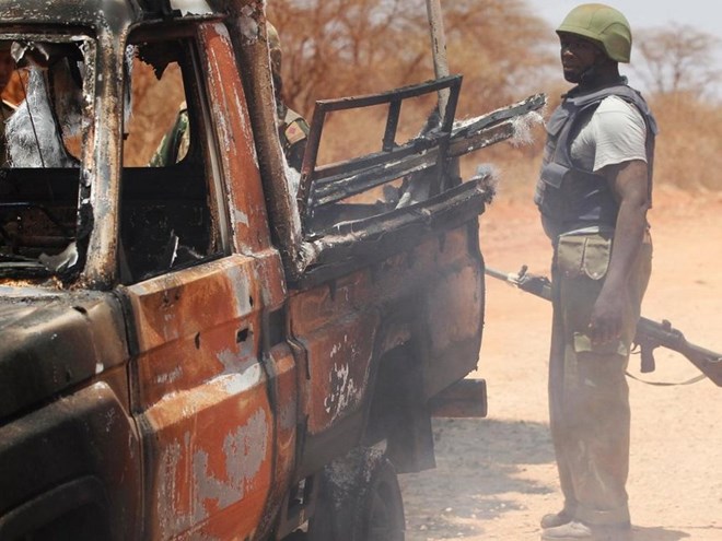 Security officers guard a police car, which was burnt during an attack on a convoy escorting Mandera governor Ali Roba, outside Mandera town, near Kenya's border with Somalia and Ethiopia, March 13, 2015.Photo/File